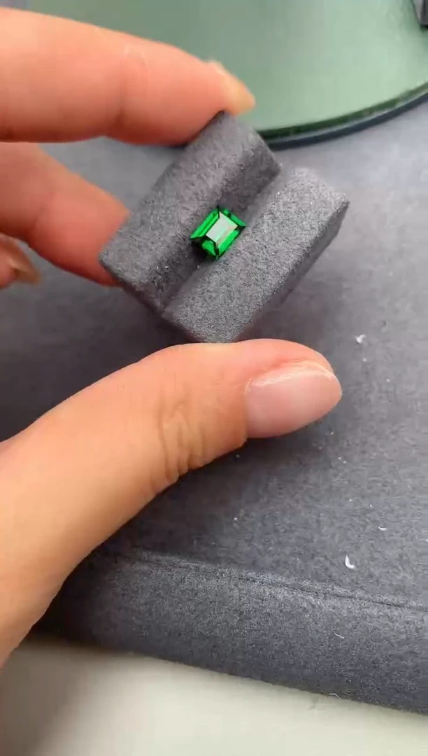 【闪购商品】石榴石（沙弗莱）裸石未镶嵌1.1ct沙弗莱