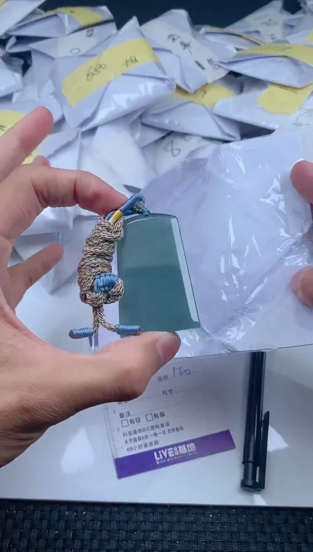 翡翠未镶嵌颈饰