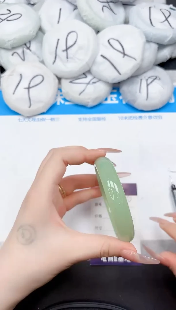 未镶嵌手镯石英质玉280-62