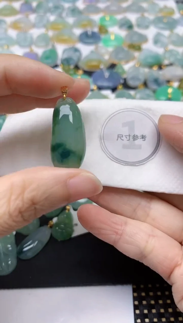 翡翠18K金镶嵌颈饰天然缅甸A货翡翠