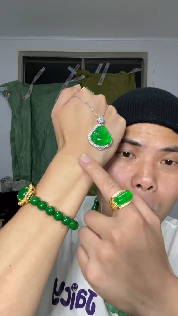 翡翠未镶嵌吊坠(赠链)【小伍珠宝】缅料满绿镶嵌小佛公
