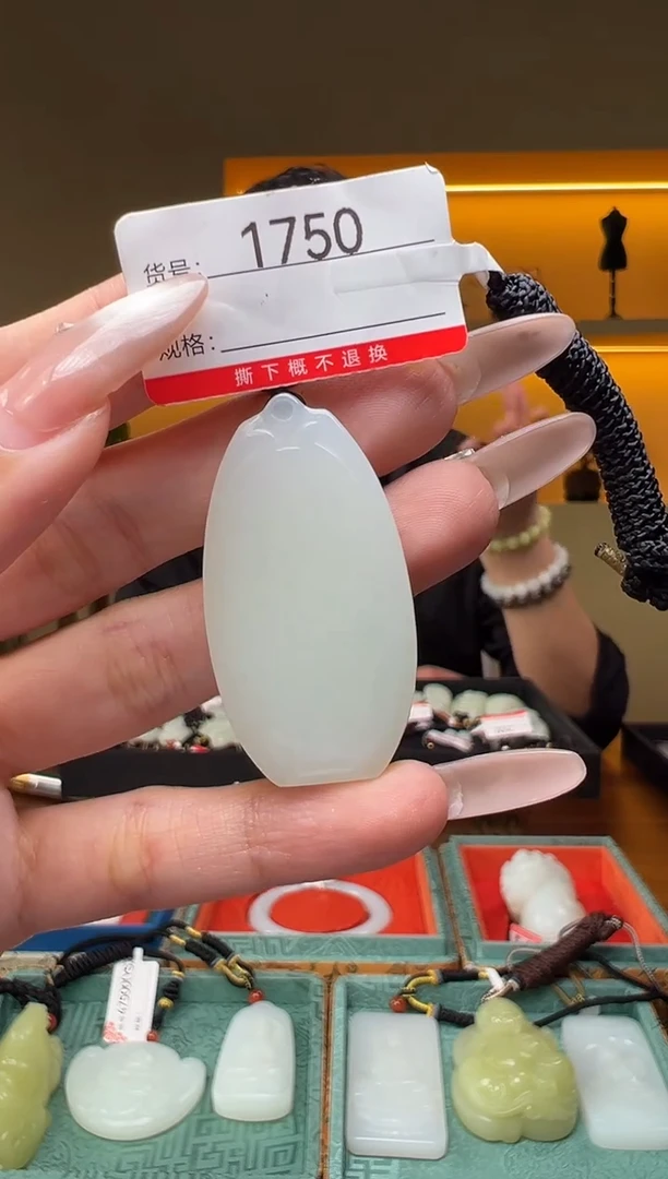 颈饰未镶嵌和田玉1