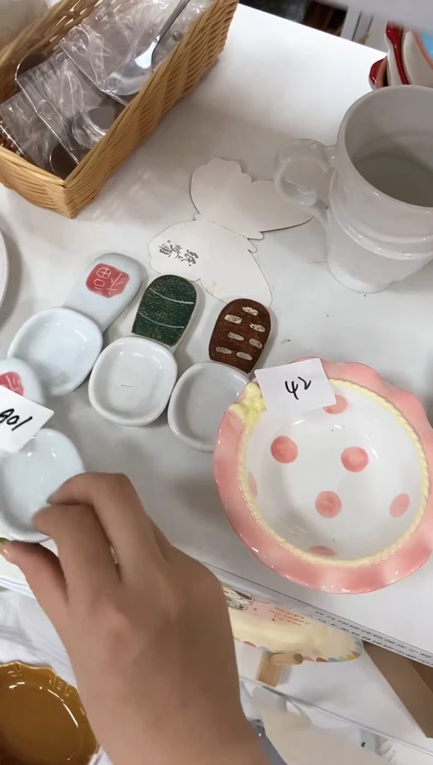 瓷42 粉色 碗 瑕疵