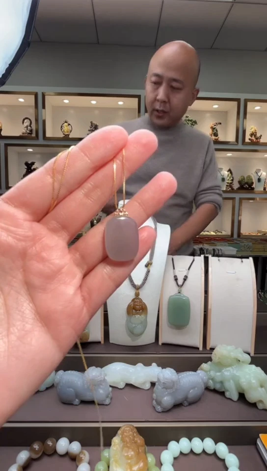 颈饰18K金镶嵌和田玉苏