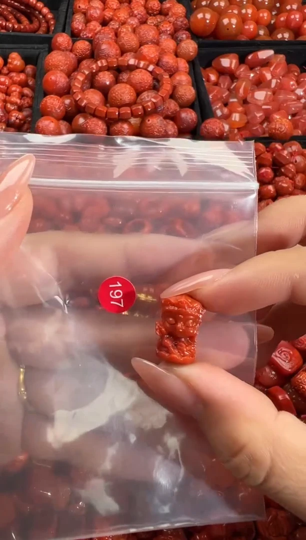 南红玛瑙未镶嵌颈饰1