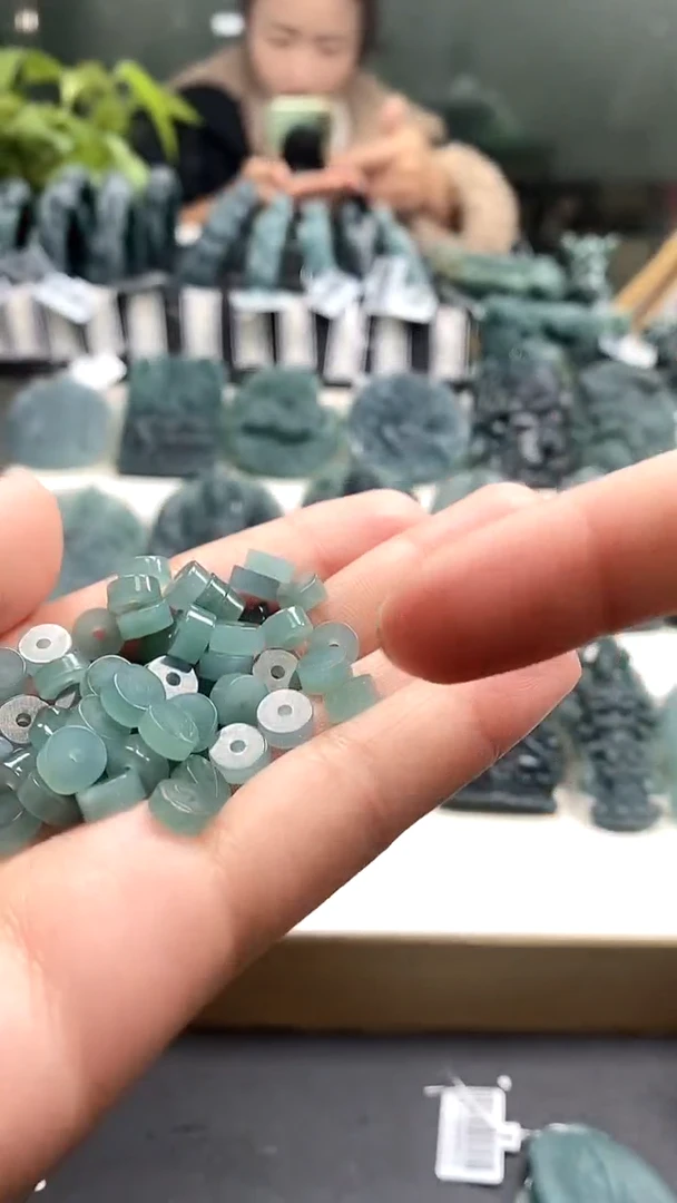 【闪购商品】翡翠颈饰未镶嵌多样性发货发其一件