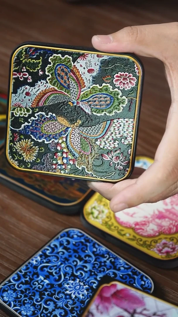 壹藏贰宝蝶恋花杯垫一片