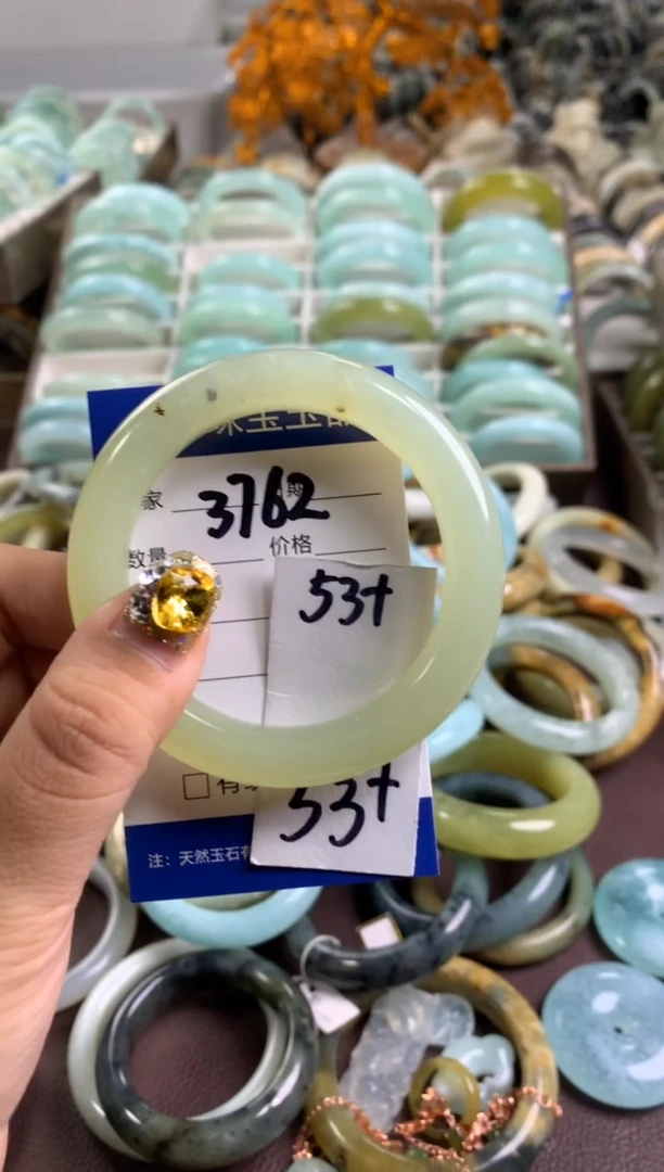 【闪购商品】蛇纹石玉手镯未镶嵌3762