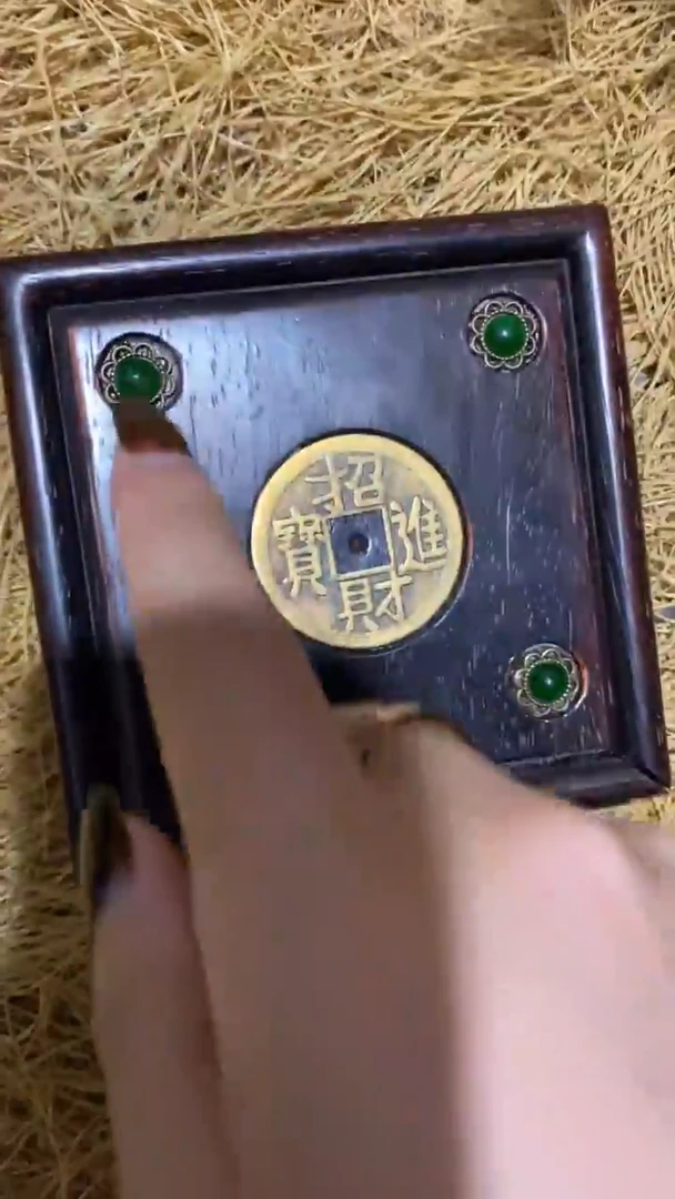 香榧木-----打开正方盒币