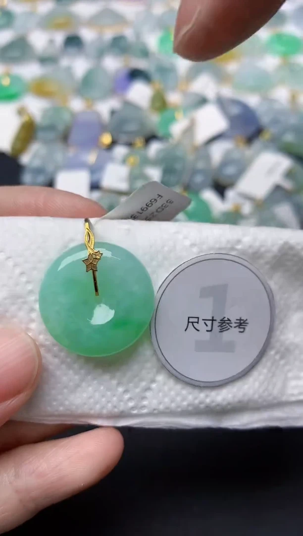翡翠18K金镶嵌颈饰天然缅甸A货翡翠