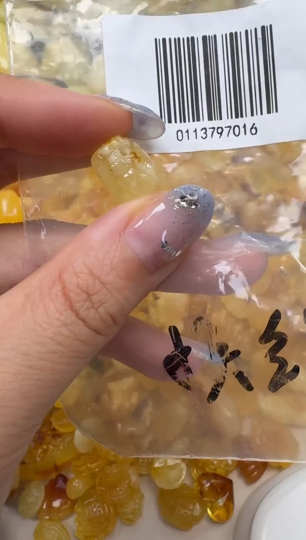 裸石琥珀未镶嵌如图