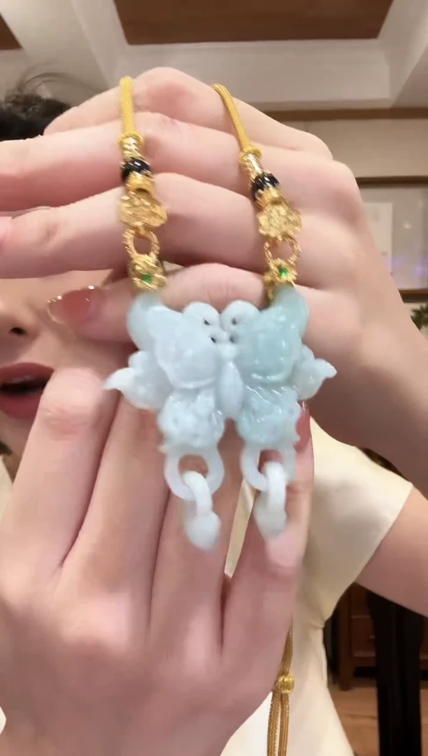 翡翠未镶嵌颈饰国风