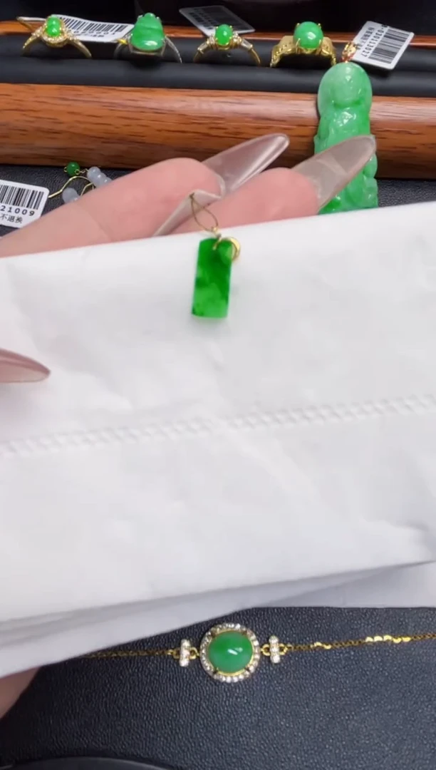 【闪购商品】翡翠颈饰18K金镶嵌Y缅料A货/多样性发货/一件