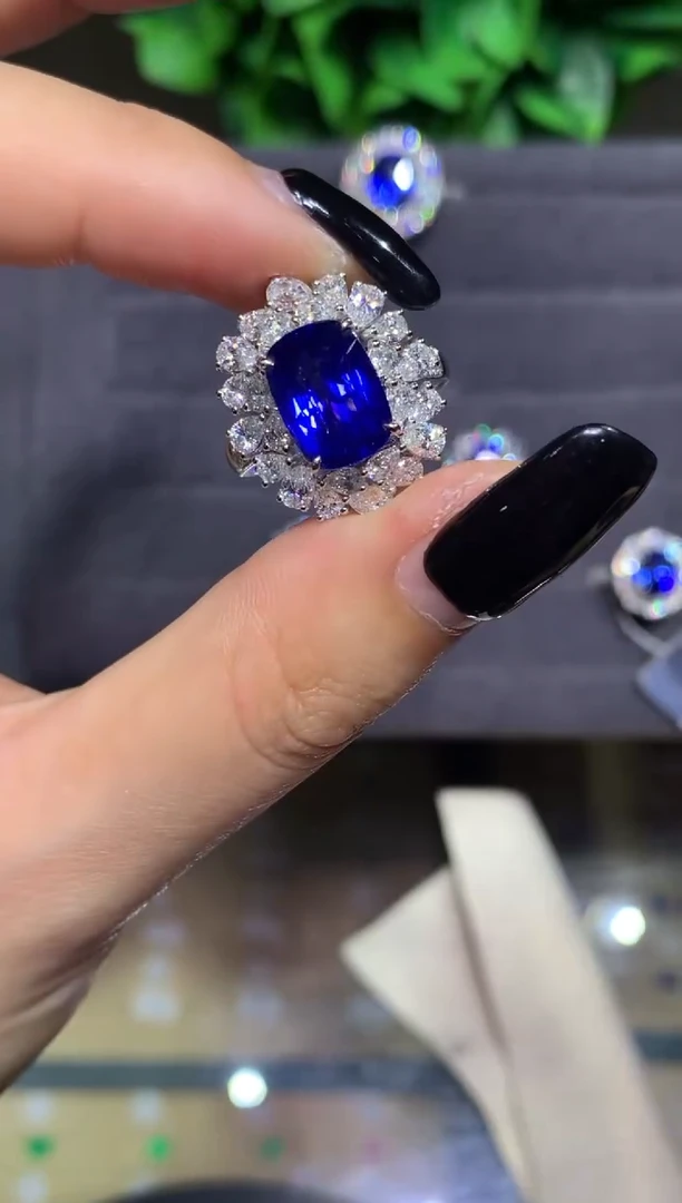 戒指蓝宝石18K金镶嵌5.0CT