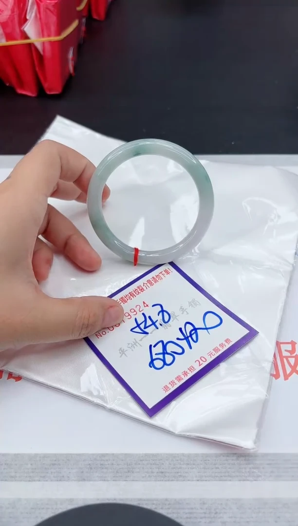 翡翠手镯未镶嵌1