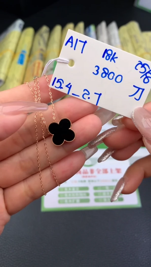 颈饰18K金镶嵌翡翠挂件