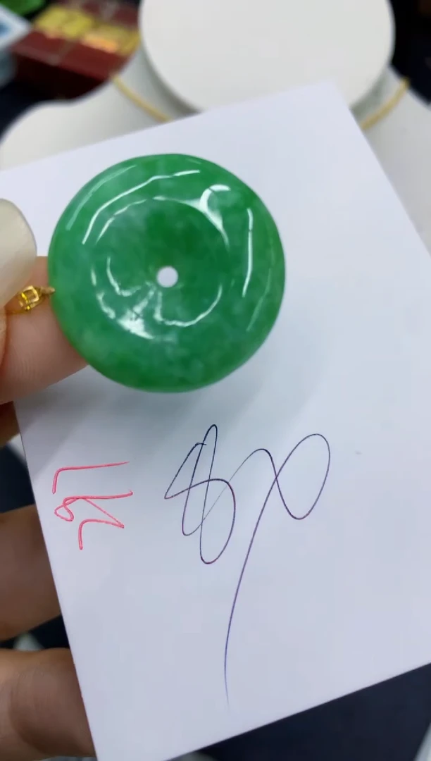 翡翠18K金镶嵌颈饰111111111111