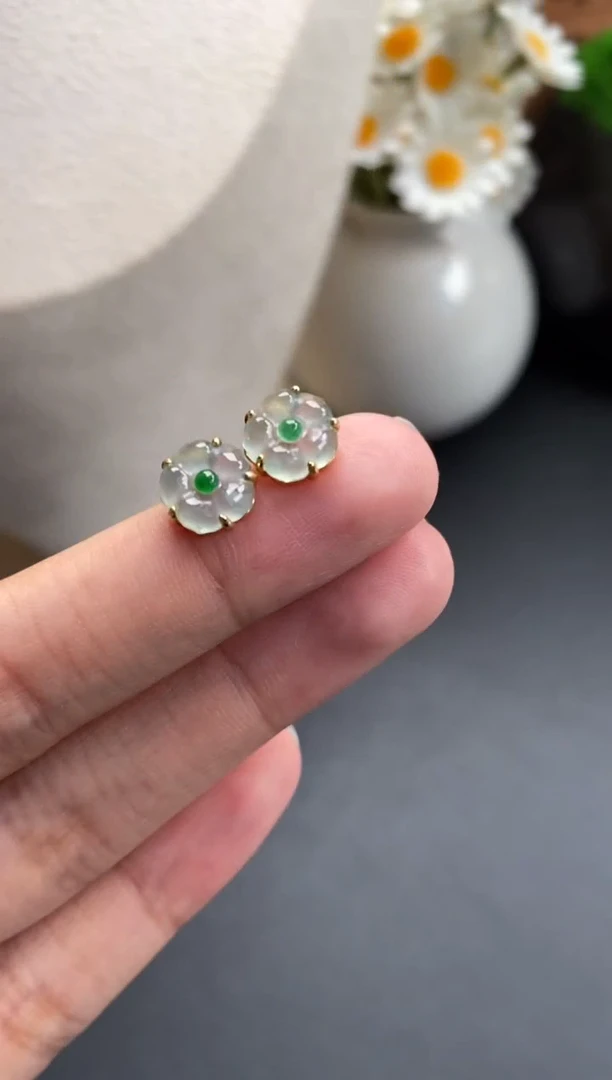 银S925镶嵌散珠翡翠冰种花花耳钉