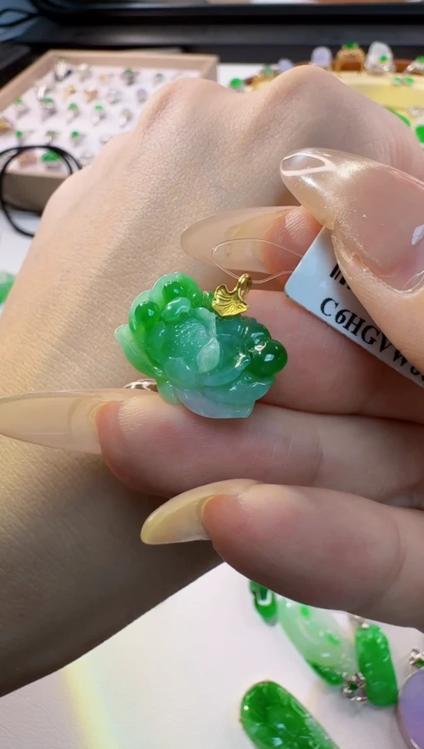 翡翠18K金镶嵌吊坠(不含链)缅甸 A货翡翠