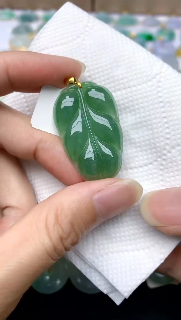 翡翠18K金镶嵌颈饰天然A货翡翠