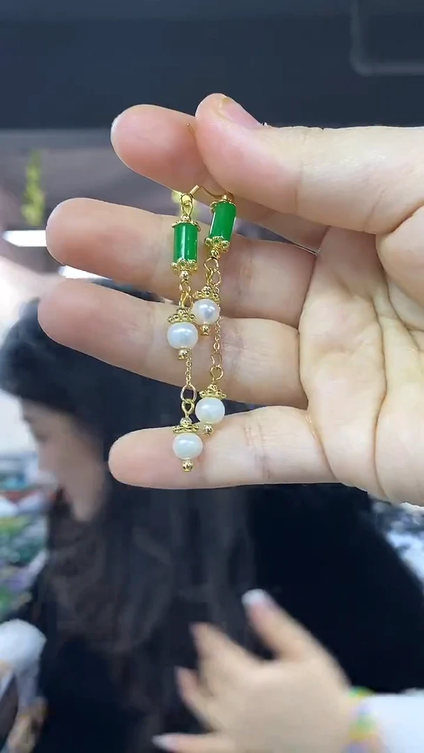 未镶嵌翡翠耳饰多样性发其一颜色微差