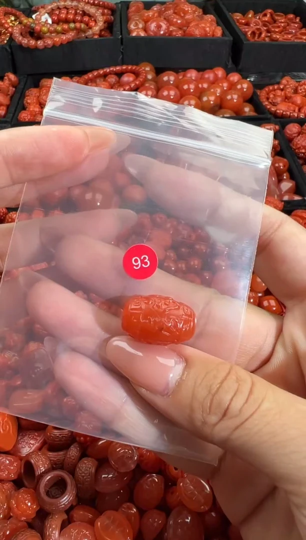 南红玛瑙未镶嵌颈饰1
