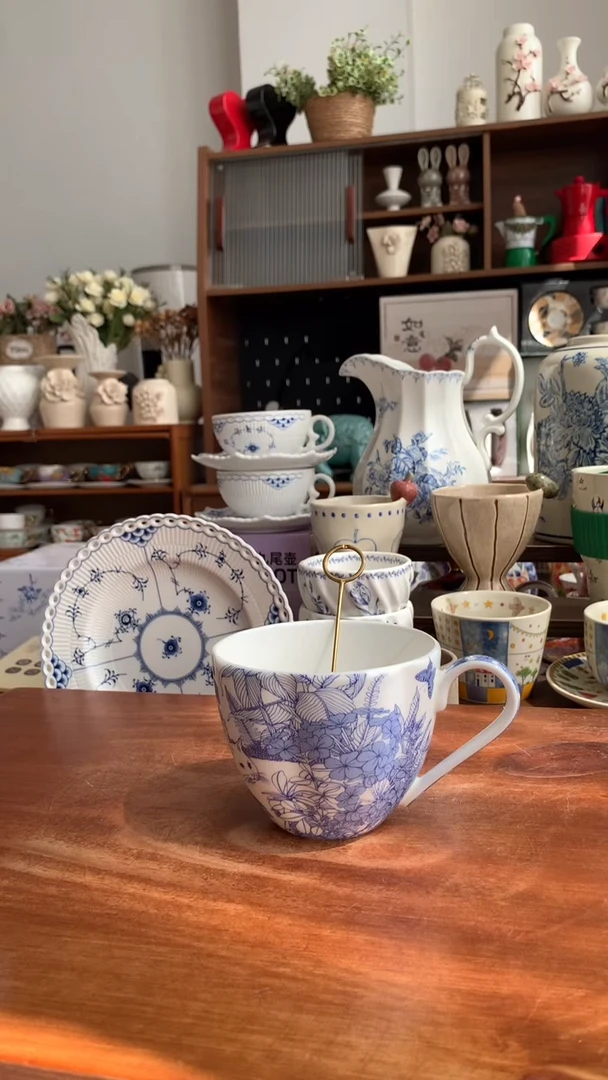 瓷【白猫花型骨瓷马克杯】【送勺】