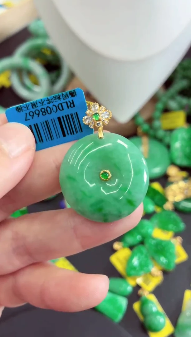 吊坠(不含链)未镶嵌翡翠挂件