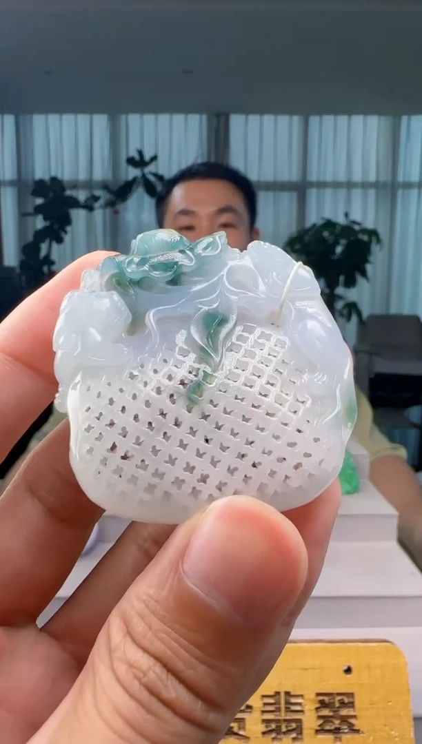 翡翠未镶嵌吊坠(不含链)XM@@960Q7J03845