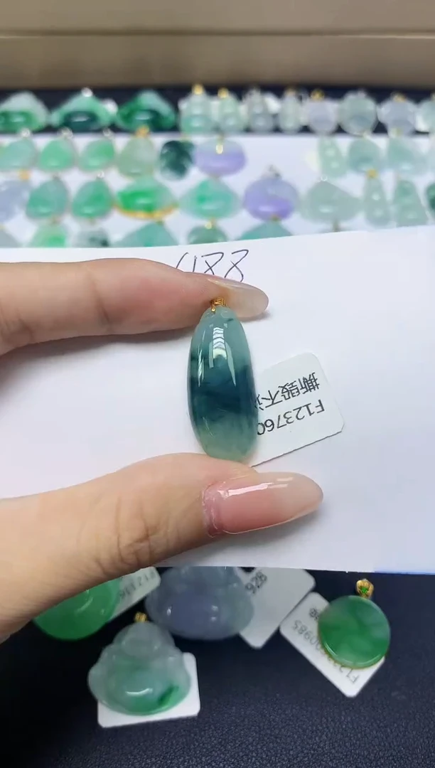 翡翠18K金镶嵌颈饰 天然缅甸翡翠A货