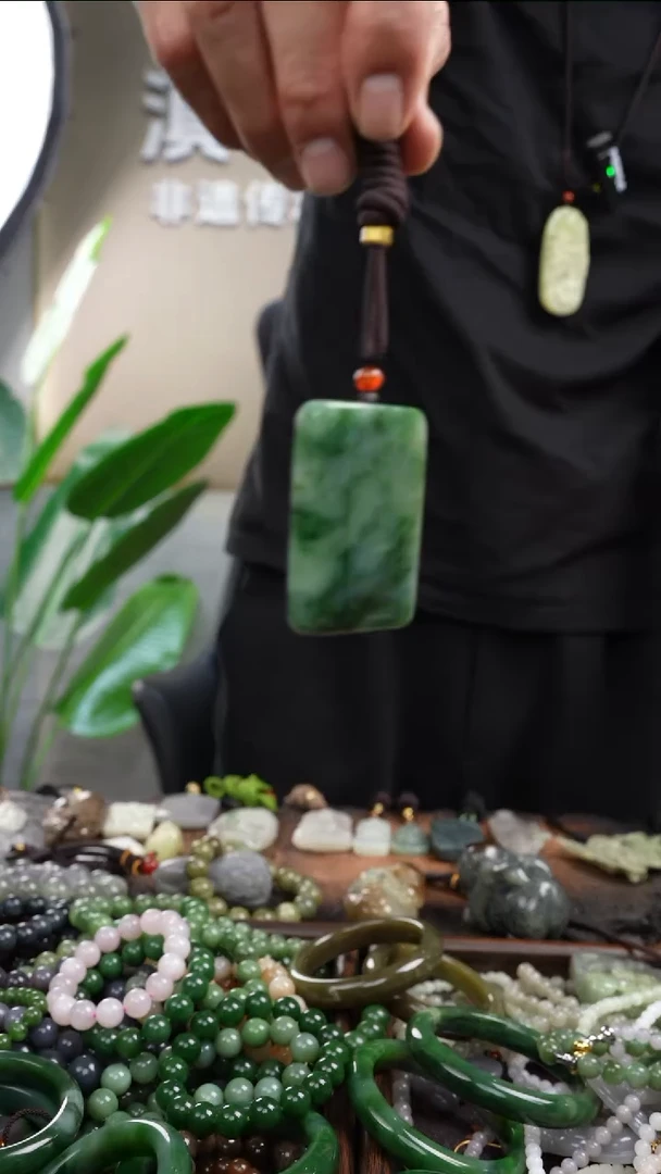 和田玉未镶嵌吊坠(赠链)和田玉碧玉吊坠