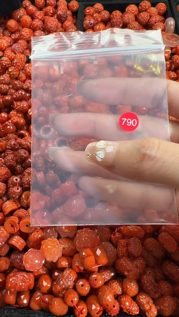 颈饰未镶嵌南红玛瑙1