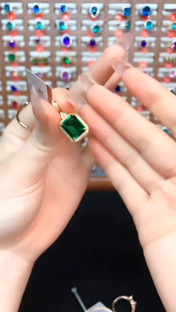 银S925镶嵌透辉石吊坠......