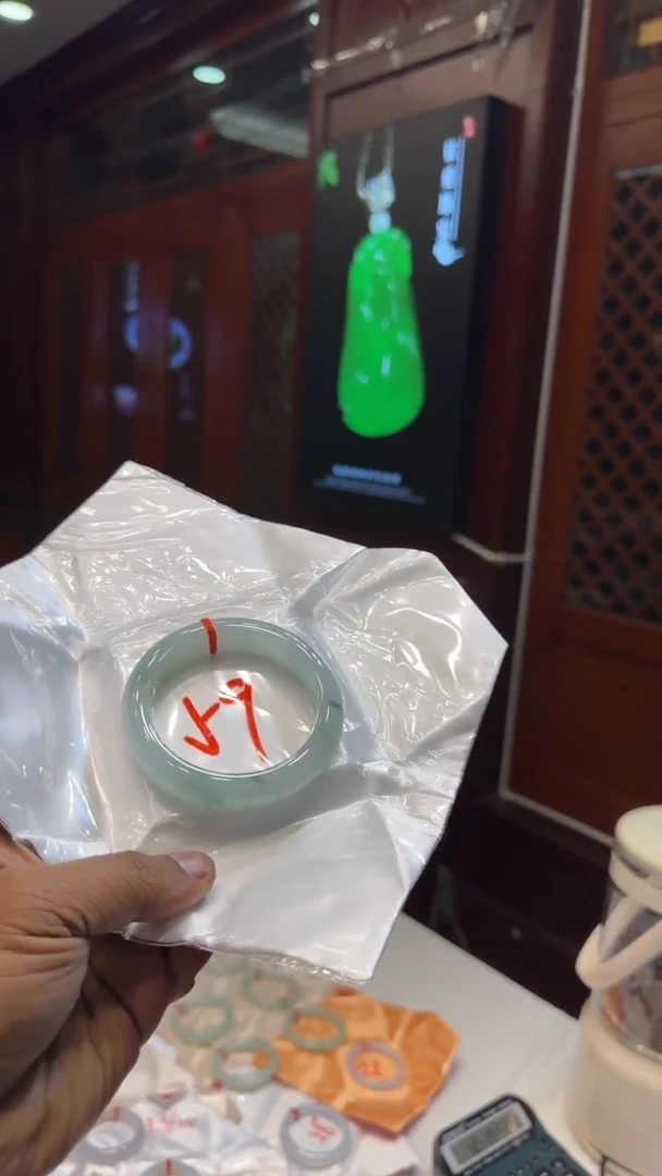 未镶嵌手镯翡翠手镯