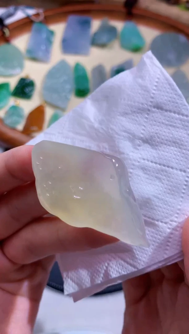 颈饰未镶嵌翡翠