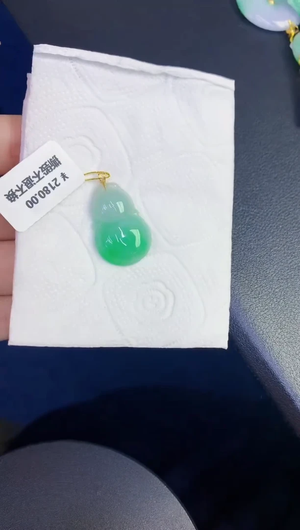 颈饰18K金镶嵌翡翠缅甸天然翡翠A货