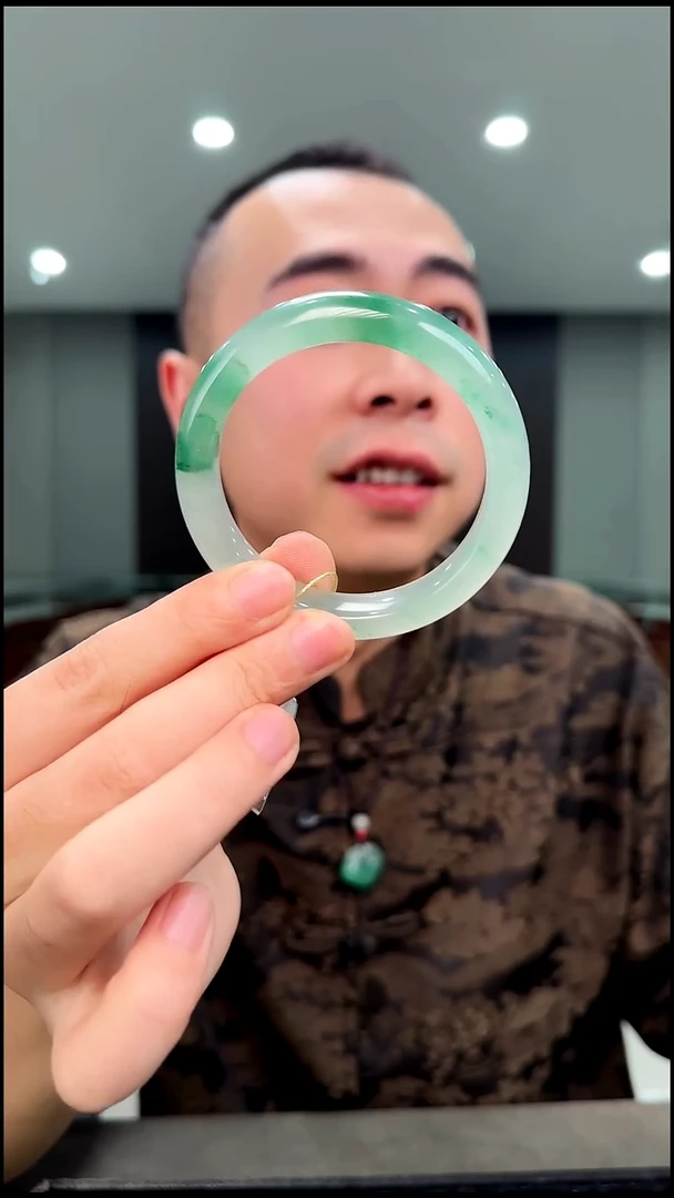 未镶嵌手镯石英质玉55.6