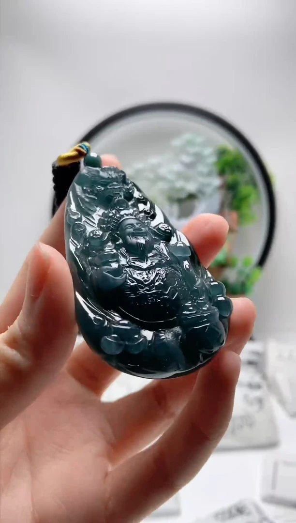 翡翠未镶嵌颈饰财神