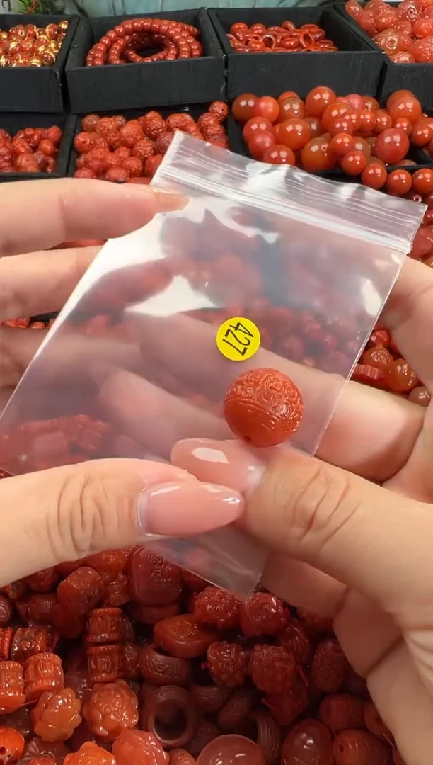 南红玛瑙未镶嵌颈饰1
