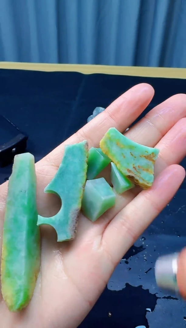翡翠未镶嵌颈饰052天然缅甸A货翡翠