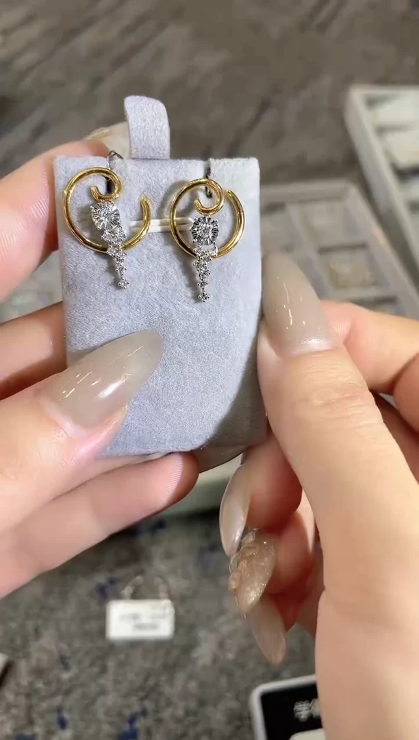 18K金镶嵌耳饰钻石YT