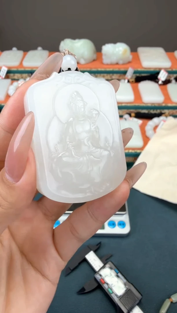 和田玉未镶嵌颈饰1