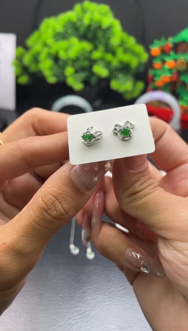 【闪购商品】翡翠耳饰未镶嵌绿色