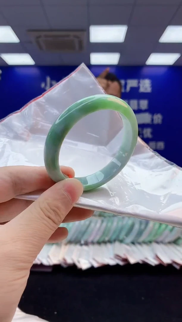 翡翠手镯未镶嵌1天然翡翠默认有瑕完美主义者勿拍