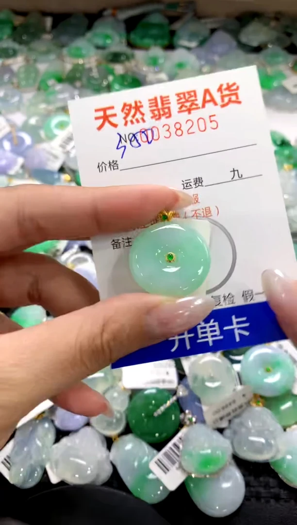 颈饰18K金镶嵌翡翠1111111111111111