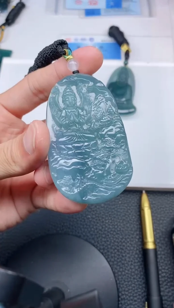 颈饰未镶嵌翡翠