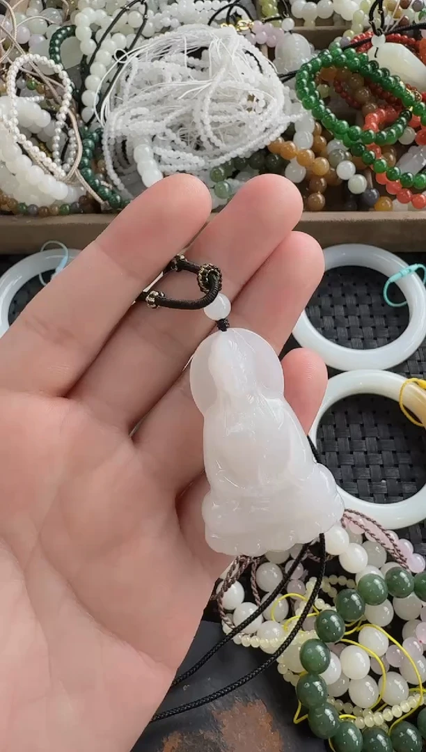 颈饰未镶嵌和田玉白玉观音