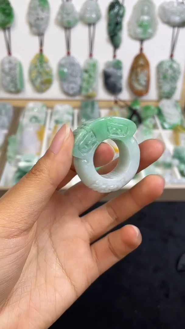 颈饰未镶嵌翡翠1