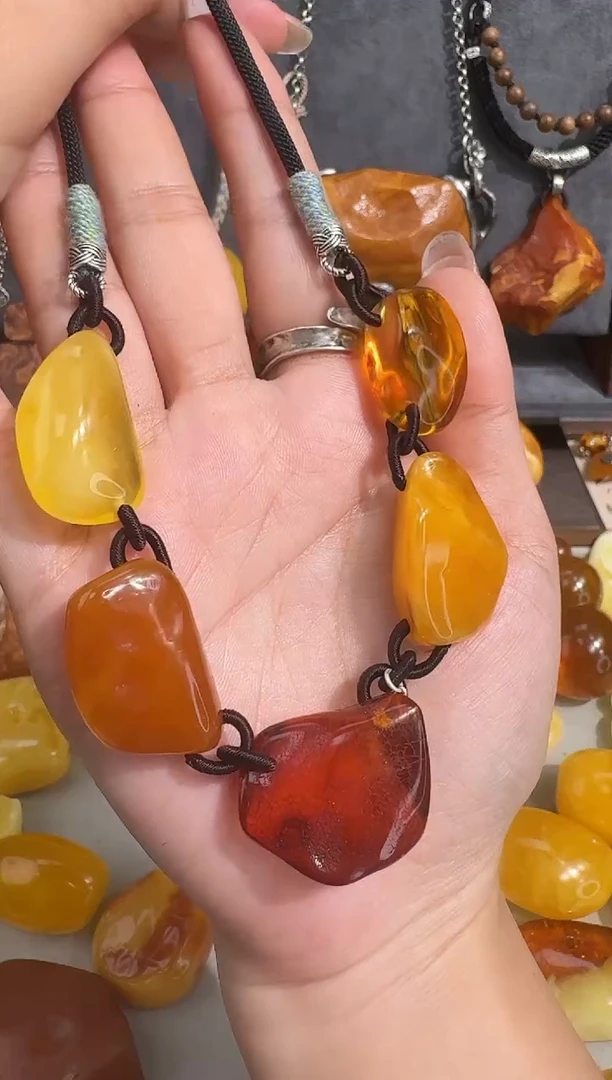 裸石琥珀未镶嵌阿**亇琥珀