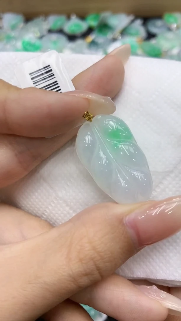 翡翠18K金镶嵌颈饰111111111111